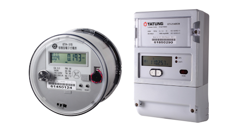 Power solutions for three-phase four-wire smart meters